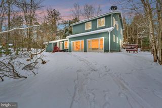 12 HICKORY RD, Lake Harmony, PA 18624