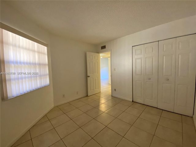 4033 Lakeside Dr 4033, Tamarac, FL 33319