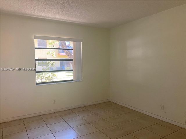 4033 Lakeside Dr 4033, Tamarac, FL 33319