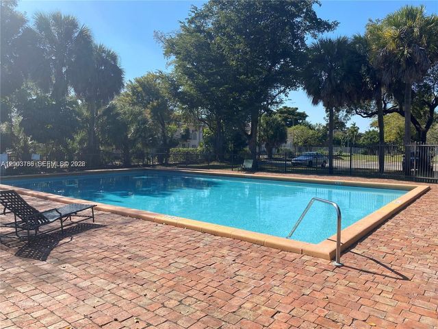 4033 Lakeside Dr 4033, Tamarac, FL 33319