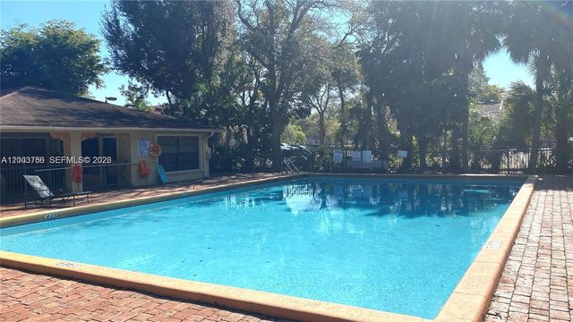 4033 Lakeside Dr 4033, Tamarac, FL 33319