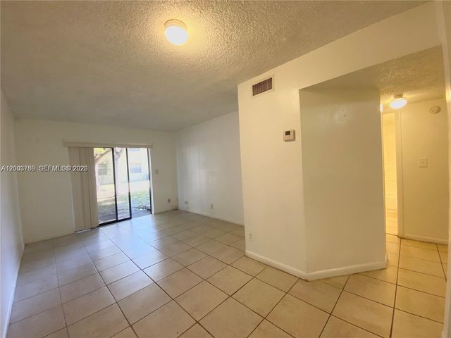 4033 Lakeside Dr 4033, Tamarac, FL 33319