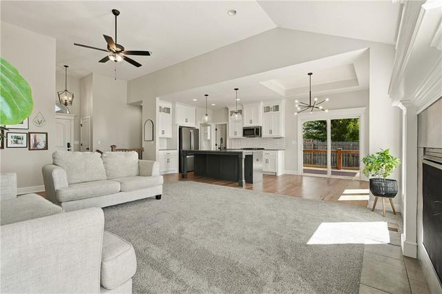 7917 SW 2nd Terrace, Blue Springs, MO 64014