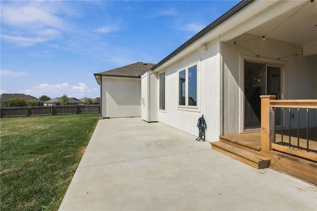 7917 SW 2nd Terrace, Blue Springs, MO 64014