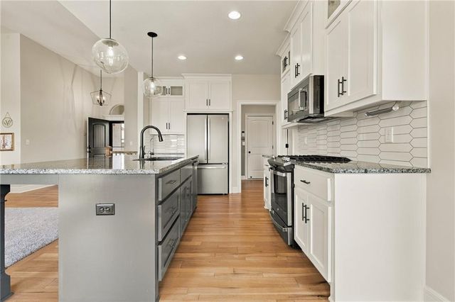 7917 SW 2nd Terrace, Blue Springs, MO 64014