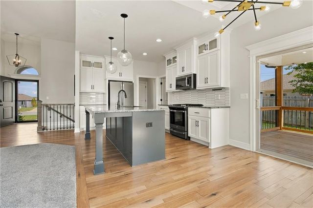 7917 SW 2nd Terrace, Blue Springs, MO 64014