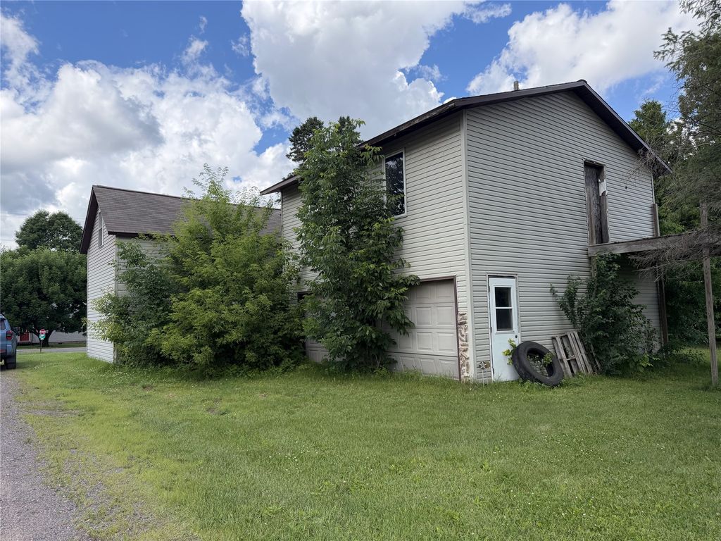 Image 2 of property listing at 100 Clinton Street S, Almena, WI 54805