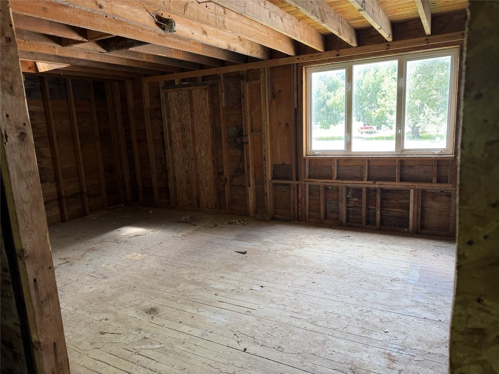 Image 5 of property listing at 100 Clinton Street S, Almena, WI 54805