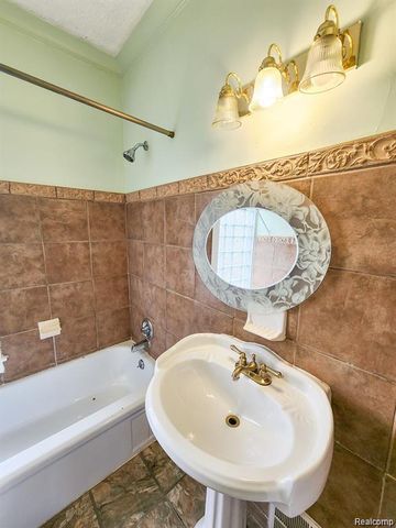 1612 Atkinson Street, Detroit, MI 48206