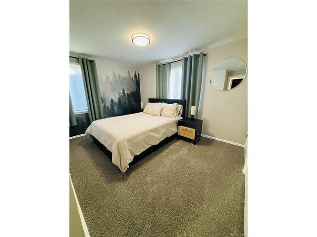 822 Geneva St, Aurora, CO 80010