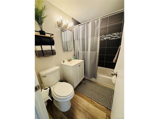 822 Geneva St, Aurora, CO 80010