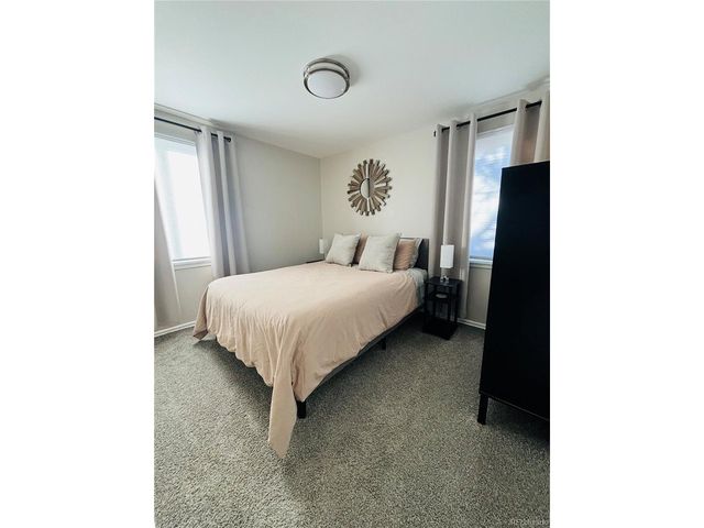 822 Geneva St, Aurora, CO 80010