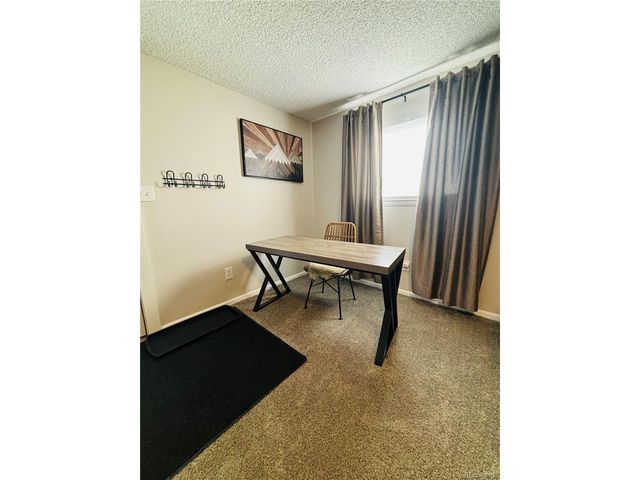 822 Geneva St, Aurora, CO 80010