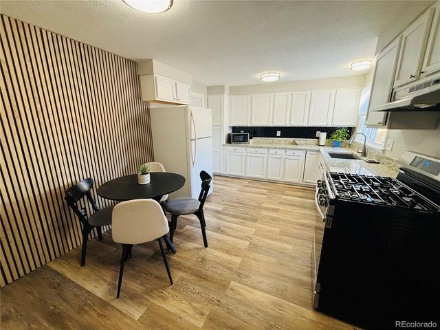 822 Geneva St, Aurora, CO 80010