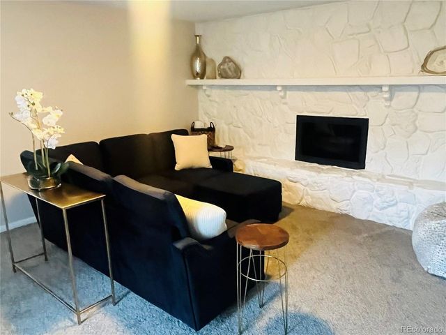 822 Geneva St, Aurora, CO 80010