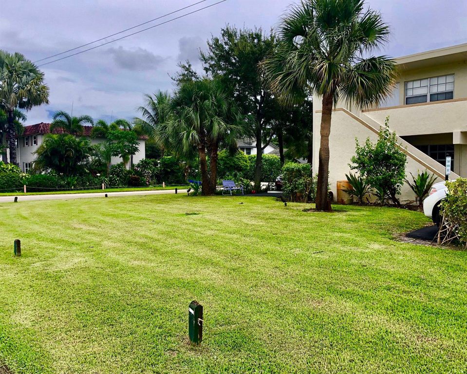 4670 NE 5th Avenue 15, Boca Raton, FL 33431