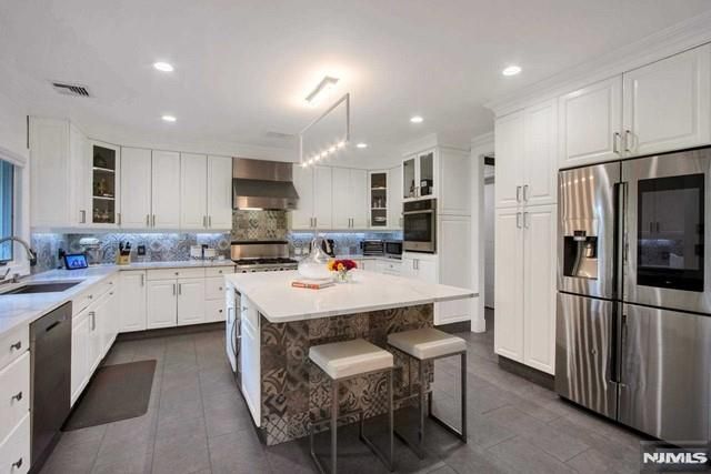 99 Ogle Road, Old Tappan, NJ 07675