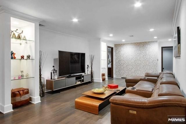 99 Ogle Road, Old Tappan, NJ 07675