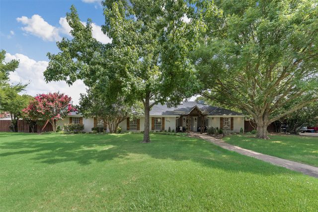 101 Greenway Street, Sunnyvale, TX 75182