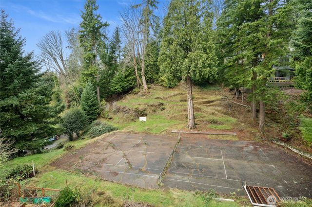 6420 NE 129th Place, Kirkland, WA 98034