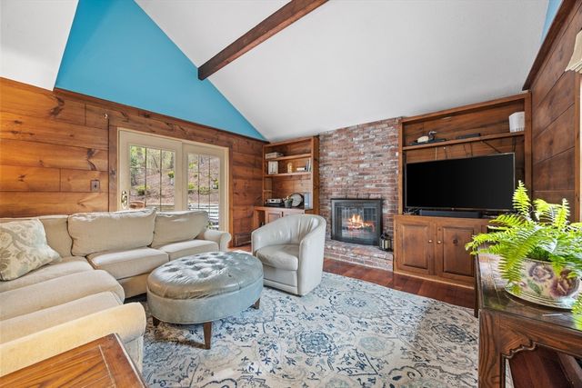 9 Hill Dale Rd, Plymouth, MA 02360