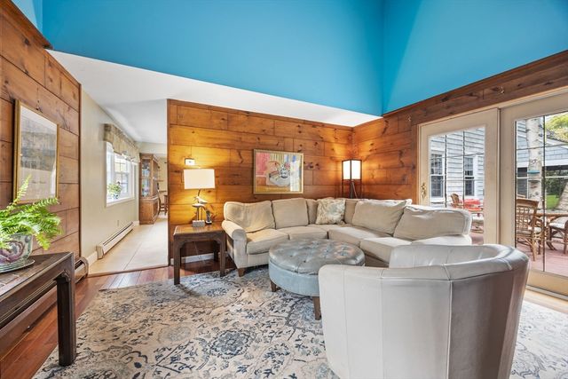 9 Hill Dale Rd, Plymouth, MA 02360
