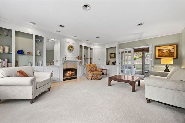 9 Hill Dale Rd, Plymouth, MA 02360