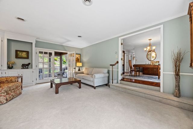 9 Hill Dale Rd, Plymouth, MA 02360