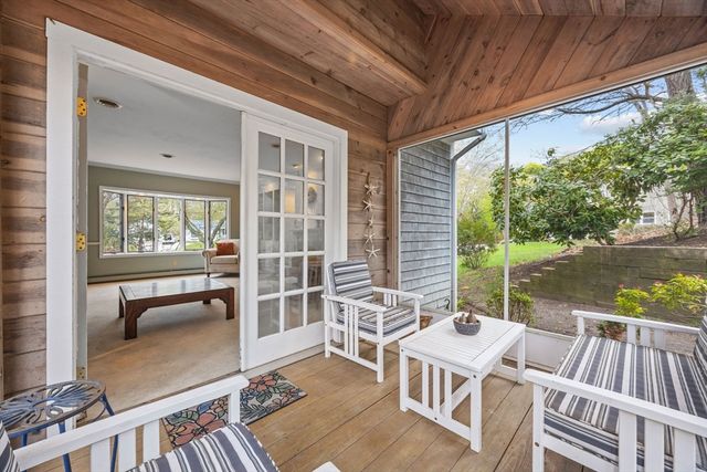 9 Hill Dale Rd, Plymouth, MA 02360