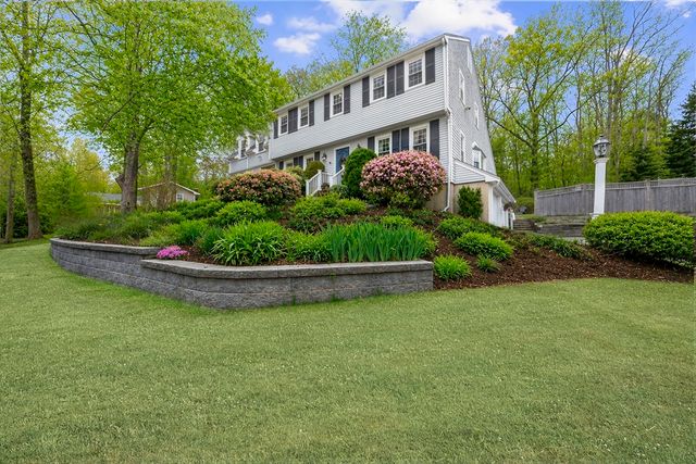 9 Hill Dale Rd, Plymouth, MA 02360