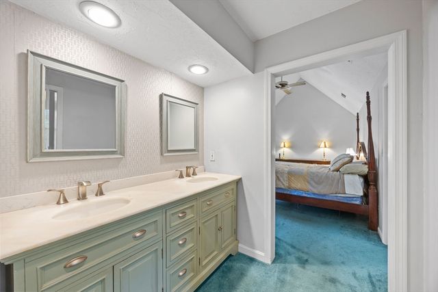 9 Hill Dale Rd, Plymouth, MA 02360