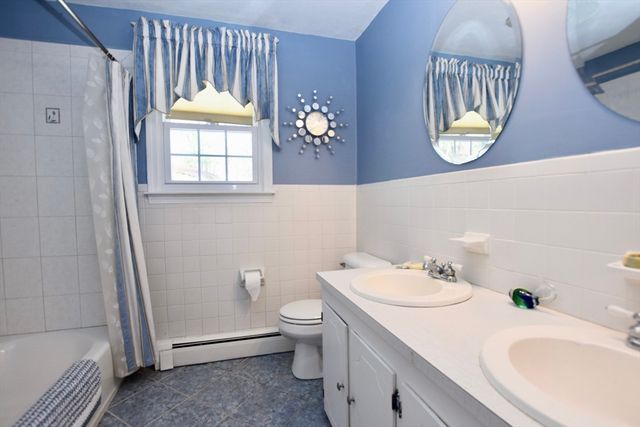 9 Hill Dale Rd, Plymouth, MA 02360