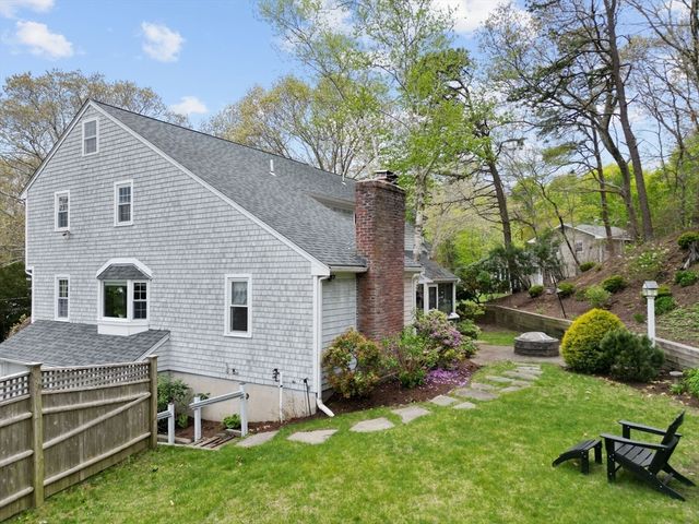 9 Hill Dale Rd, Plymouth, MA 02360
