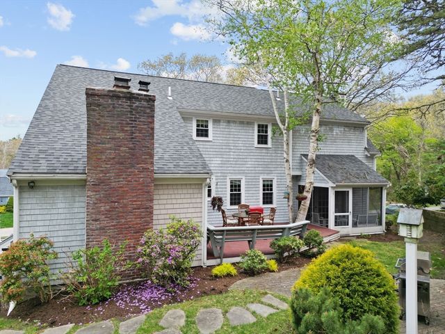 9 Hill Dale Rd, Plymouth, MA 02360