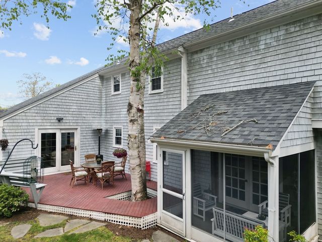 9 Hill Dale Rd, Plymouth, MA 02360