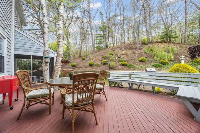 9 Hill Dale Rd, Plymouth, MA 02360