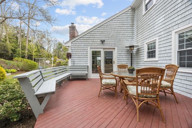 9 Hill Dale Rd, Plymouth, MA 02360