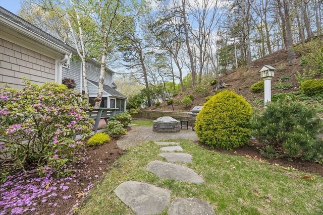 9 Hill Dale Rd, Plymouth, MA 02360