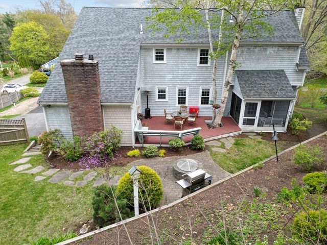 9 Hill Dale Rd, Plymouth, MA 02360