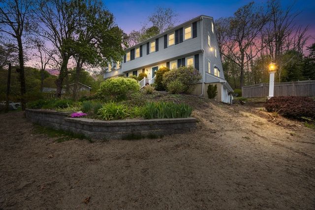9 Hill Dale Rd, Plymouth, MA 02360