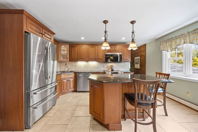 9 Hill Dale Rd, Plymouth, MA 02360