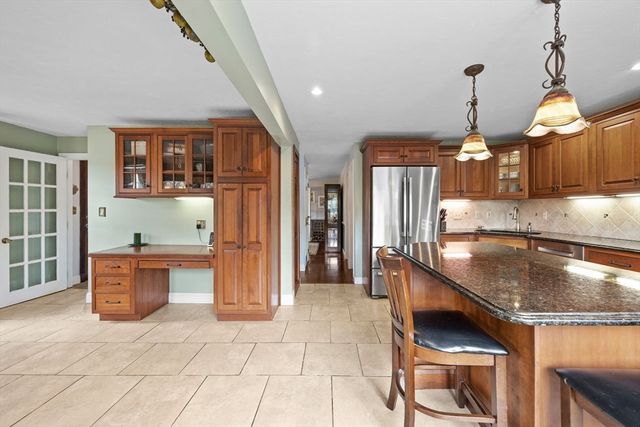 9 Hill Dale Rd, Plymouth, MA 02360