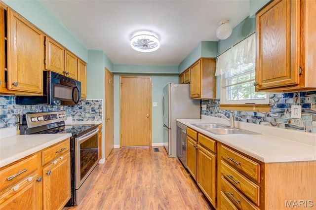3115 Autumn Trace Drive, Maryland Heights, MO 63043