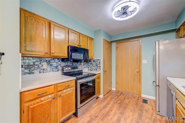 3115 Autumn Trace Drive, Maryland Heights, MO 63043