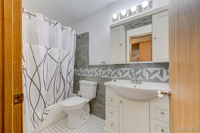 3115 Autumn Trace Drive, Maryland Heights, MO 63043
