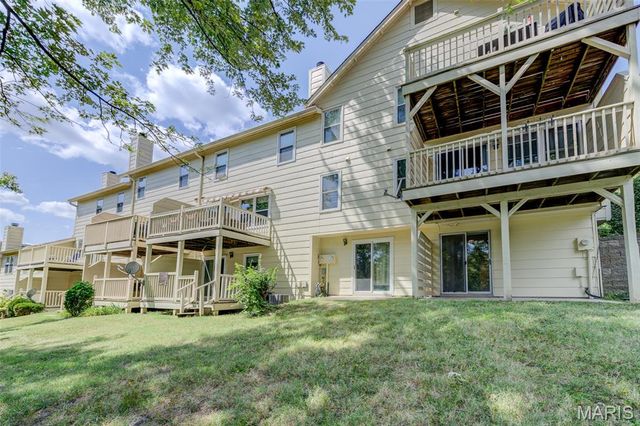 3115 Autumn Trace Drive, Maryland Heights, MO 63043