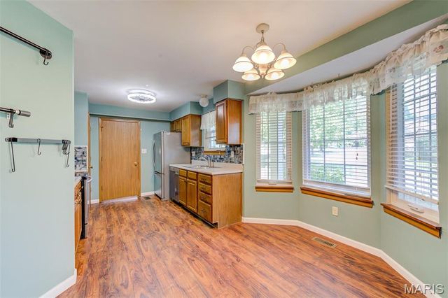 3115 Autumn Trace Drive, Maryland Heights, MO 63043