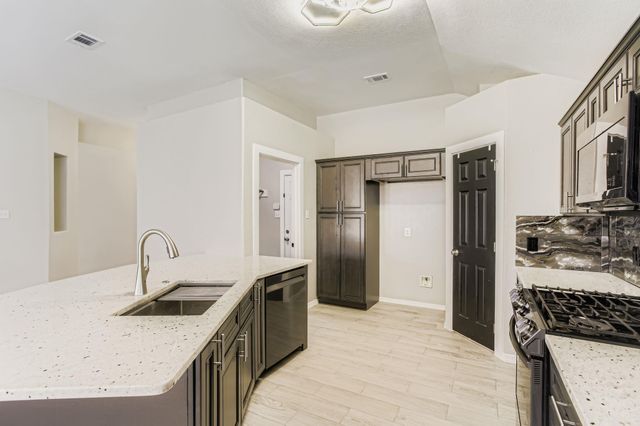 703 Elizabeth Street, Alvin, TX 77511