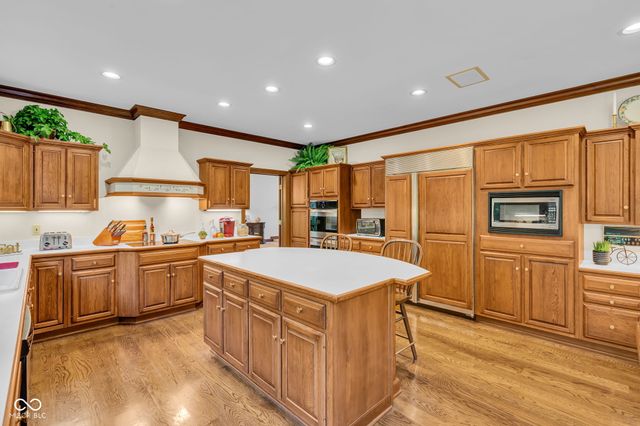 824 Wedgewood Lane, Carmel, IN 46033