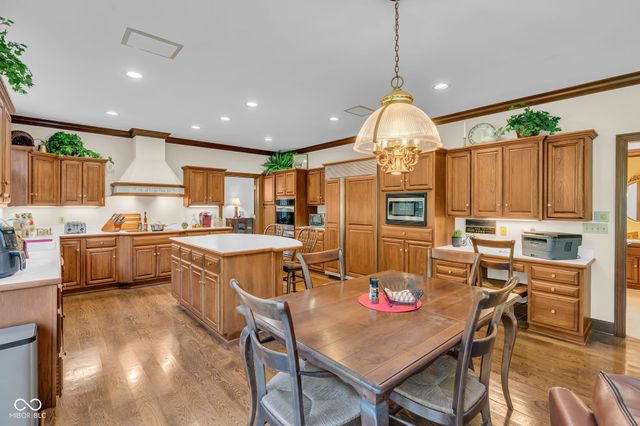 824 Wedgewood Lane, Carmel, IN 46033